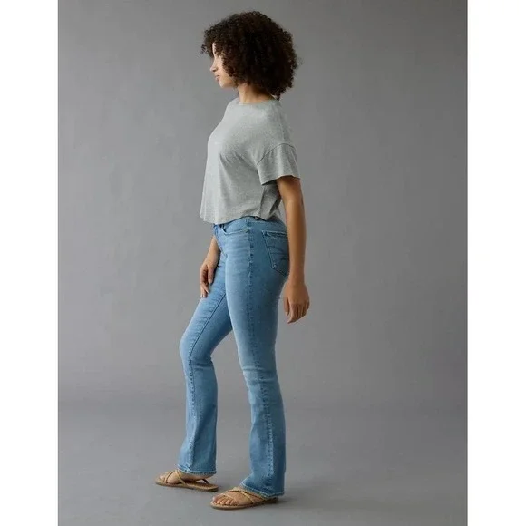 American Eagle women's Curvy High Rise Skinny Kick 20 Short like new. - Picture 3 of 15